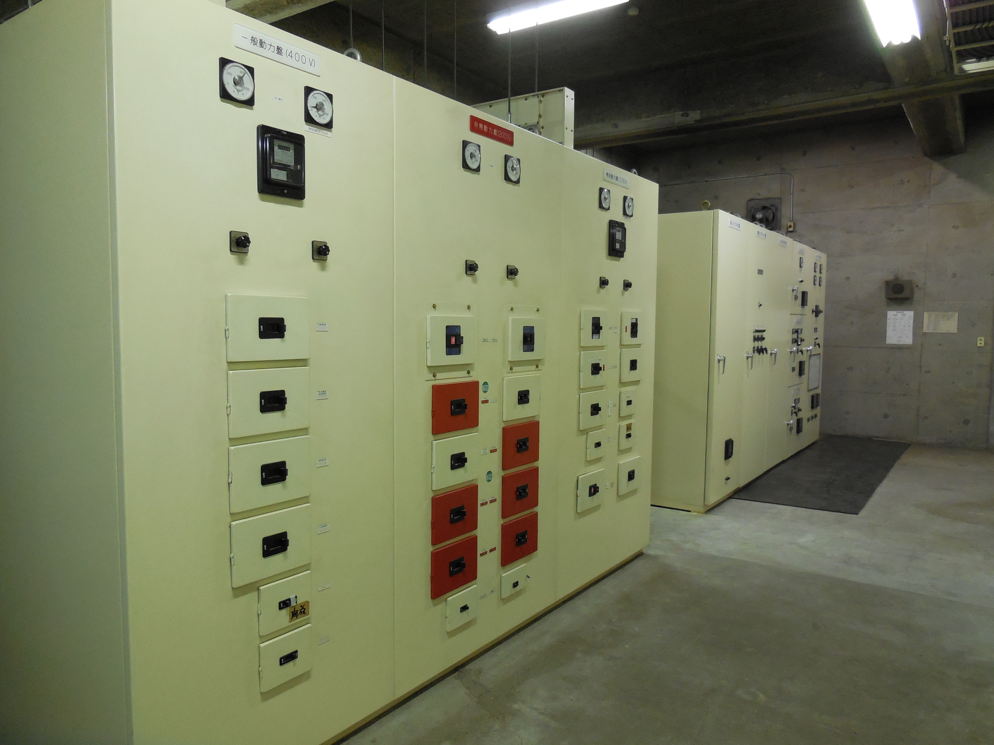 配電盤とは？キュービクルの役割や内部構造を徹底解説