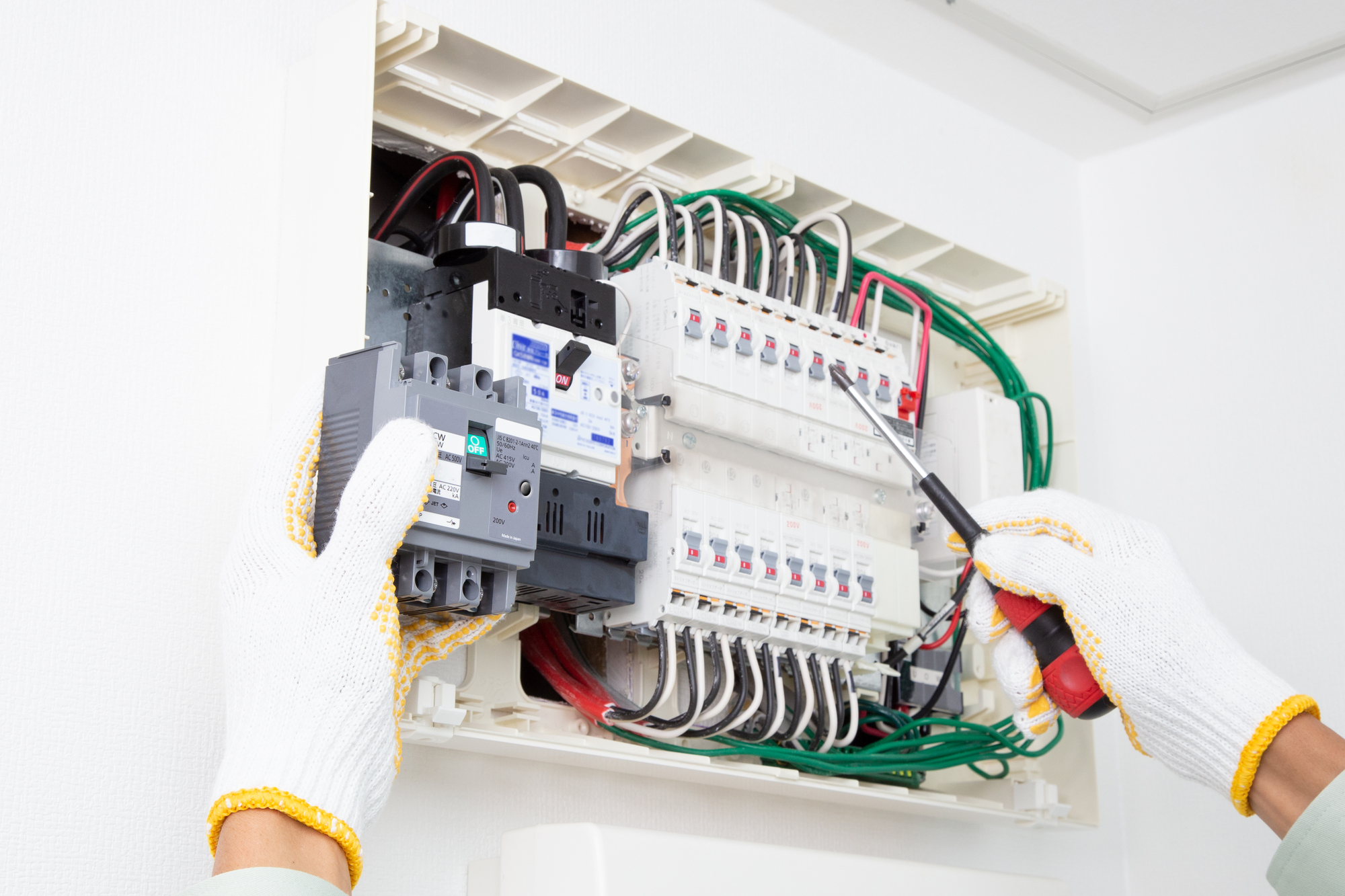 分電盤とは？役割・種類・内部構造をわかりやすく解説